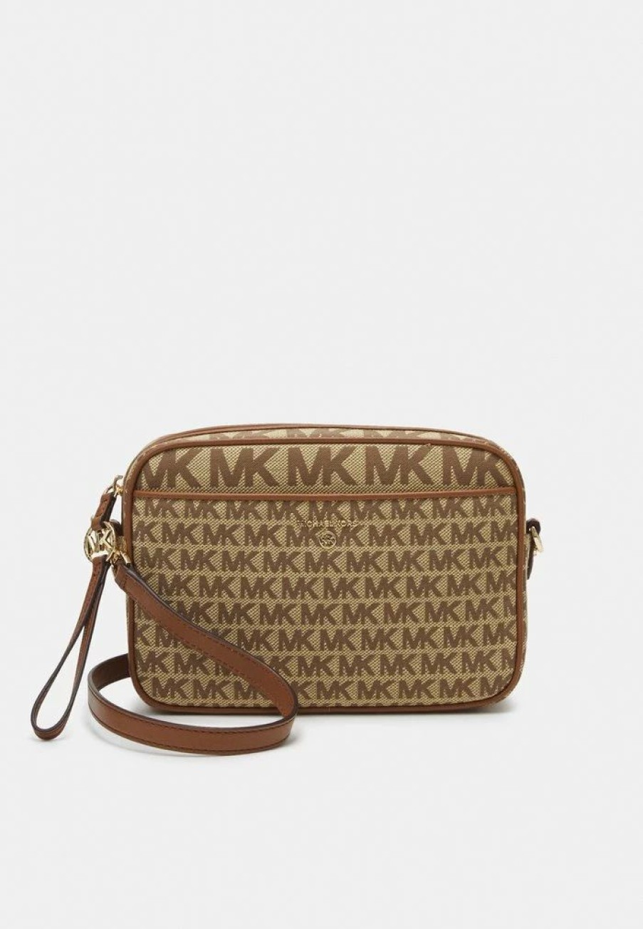 Best Michael Michael Kors Jet Charm Camera Xbody Across Body Bag Beig Marron