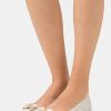 Wholesale Michael Michael Kors Alice Ballet Ballet Pumps Vanilla