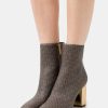 Wholesale Michael Michael Kors Porter Bootie Classic Ankle Boots Brown